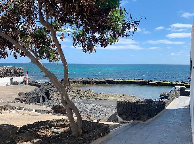 Cerca De Piscinas Naturales * Punta Mujeres
